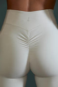 Gallery viewerに画像を読み込む, Pocket V High-Rise Yoga pants
